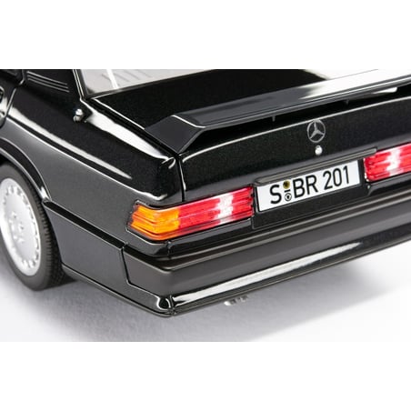 Norev Dealer Pack 1/18 Mercedes-Benz 190 E 2.3 - 16 (W201) 1984-88