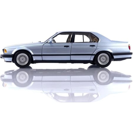 Minichamps 1/18 BMW 7 Series 730i (E32) 1986