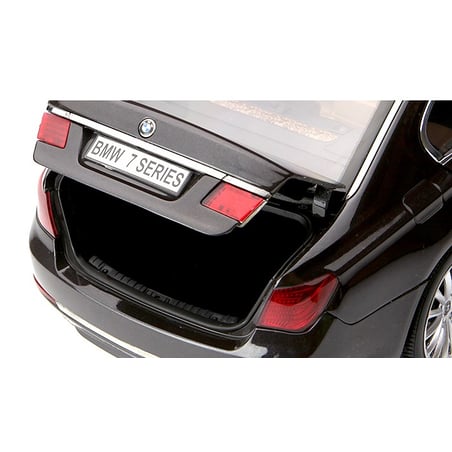 Kyosho 1/18 BMW 750 Li (F02)