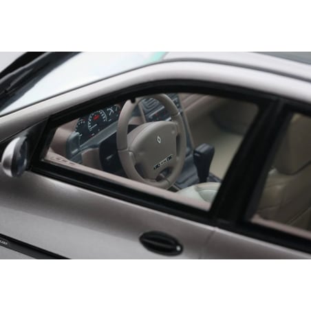 Otto Mobile 1/18 Renault Laguna V6 3.0 Baccara 1996