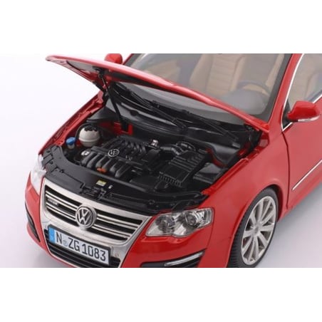 NZG 1/18 Volkswagen VW Passat Variant R36 2010