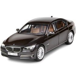Kyosho 1/18 BMW 750 Li (F02)