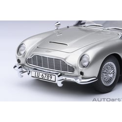 Autoart 1/18  Aston Martin DB5 James Bond Sean Connery Goldfinger 1964 with weapons