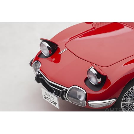 Autoart 1/18 Toyota 2000GT (with metal wire spoke wheels)