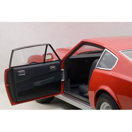 Autoart 1/18 Aston Martin V8 Vantage 1985