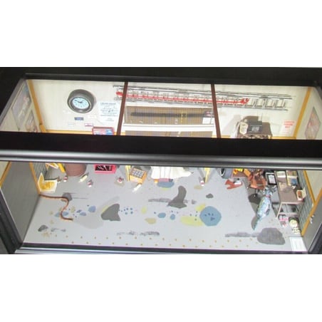 Franklin Mint 1/24 Garage Diorama with Chevrolet Corvette 1958