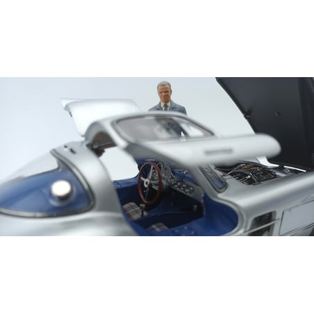 CMC 1/18 Mercedes-Benz 300 SLR Uhlenhaut Coupé, 1955, with  Rudolf Uhlenhaut figurine Limited Edition 500pcs