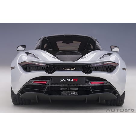 1/18 McLaren 720S