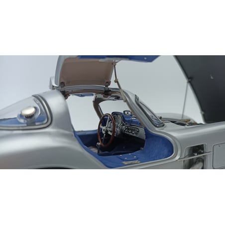 CMC 1/18 Mercedes Benz 300 SLR Uhlenhaut Coupé, 1955, (Blue interior)