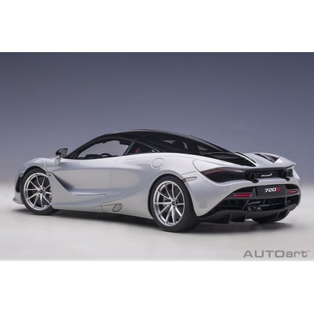 1/18 McLaren 720S