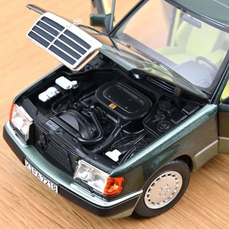 Norev 1/18 Mercedes Benz  E Class 230E (W124) 1990