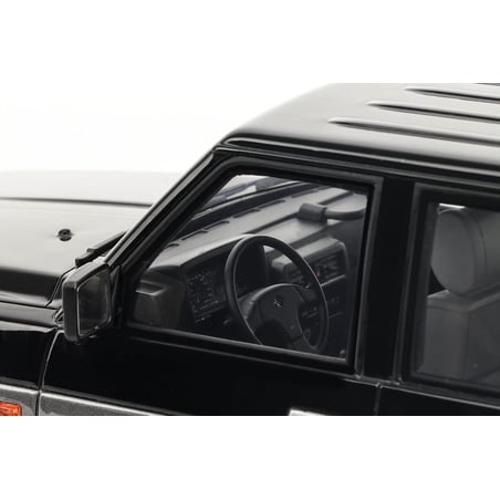 Otto Mobile 1/18 Nissan Patrol GR Y60 1992