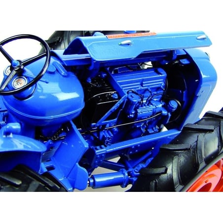 Universal Hobbies 1/16 FordSon County Super 4