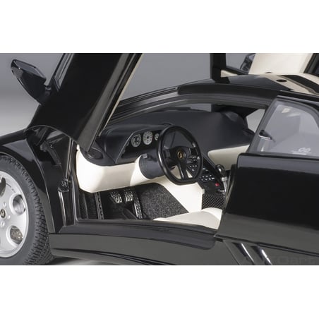 Autoart 1/18 Lamborghini Diablo SE 30th Anniversary Edition 1993