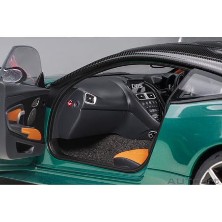 Autoart 1/18 Aston Martin DBS Superleggera