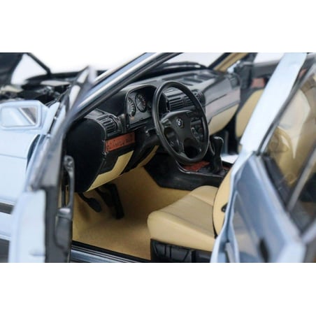 Minichamps 1/18 BMW 7 Series 730i (E32) 1986