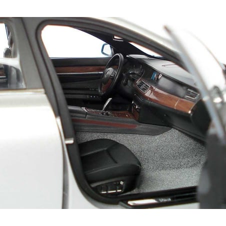 Kyosho 1/18 BMW 7 series F02