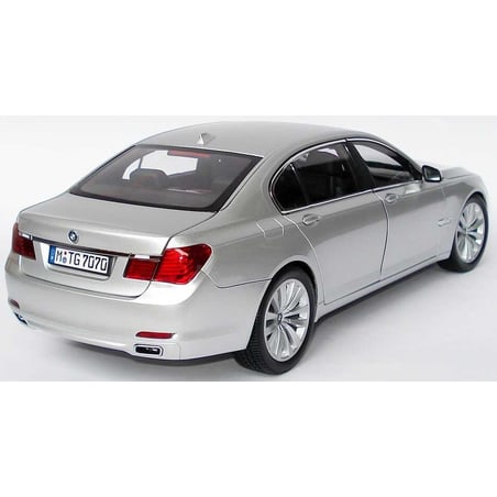 Kyosho 1/18 BMW 7 series F02
