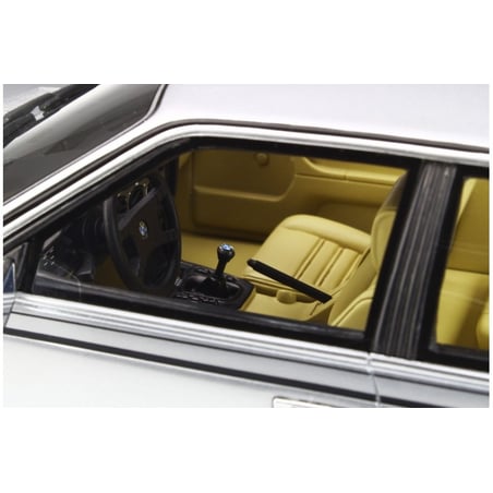 1:18 BMW E24 635 CSI 1982 (Otto Mobile)
