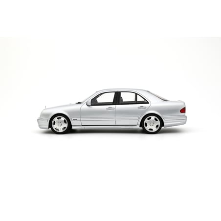 Otto Mobile 1/18 Mercedes-Benz E55 AMG W210 2001