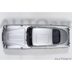 Autoart 1/18  Aston Martin DB5 James Bond Sean Connery Goldfinger 1964 with weapons