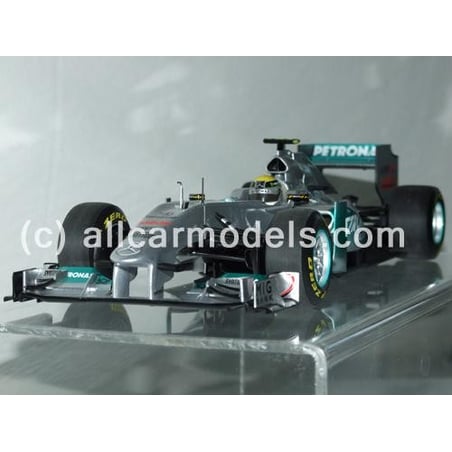 Minichamps 1/18 Mercedes GP F1 Team Petronas  No.8 Showcar 2011 N. Rosberg