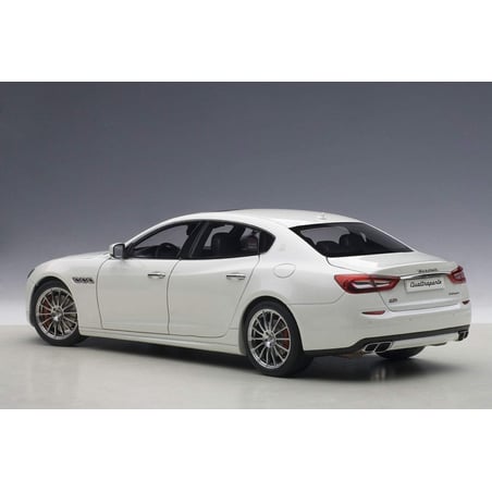 Autoart 1/18 Maserati Quattroporte GTS 2015