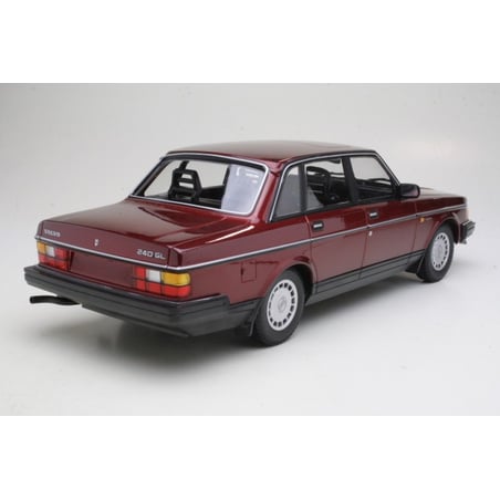 Minichamps 1/18 Volvo 240 GL 1986