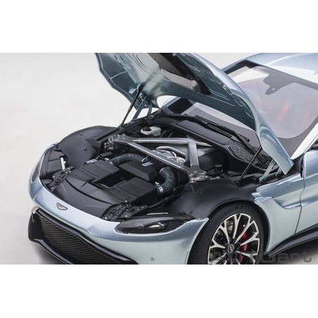 1/18 Aston Martin Vantage 2019