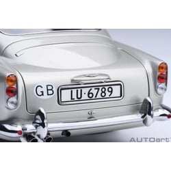 Autoart 1/18  Aston Martin DB5 James Bond Sean Connery Goldfinger 1964 with weapons