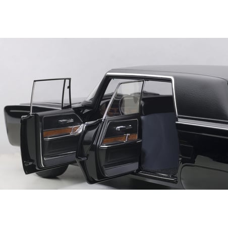 Autoart 1/18  Black Beauty  The Green Hornet Movie 2011