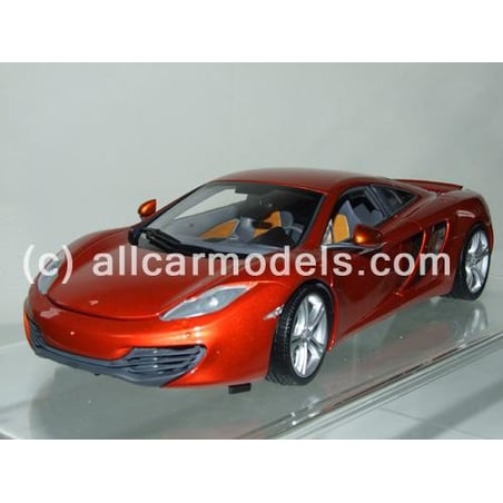 Minichamps 1/18 McLaren MP4-16C 2011