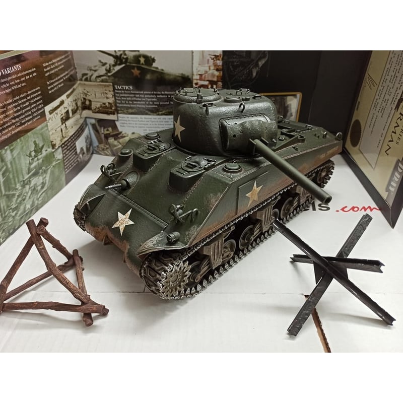 Forces of Valor 1/16 U.S. Sherman M4A3N D-Day Commemorative (with Crew and Accessories)