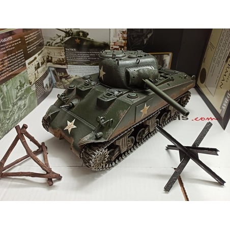 Forces of Valor 1/16 U.S. Sherman M4A3N D-Day Commemorative (with Crew and Accessories)