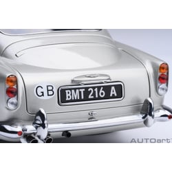 Autoart 1/18  Aston Martin DB5 James Bond Sean Connery Goldfinger 1964 with weapons