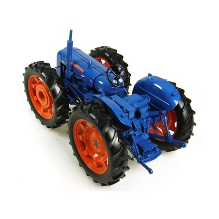 Universal Hobbies 1/16 FordSon County Super 4