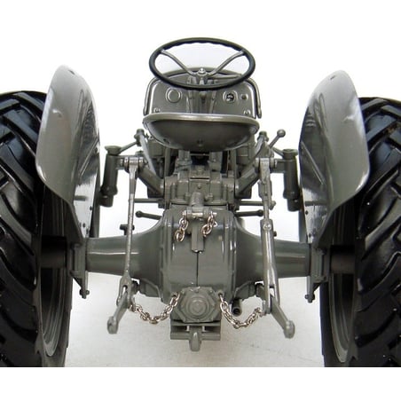 Universal Hobbies 1/16 Massey Ferguson TE 20 The Little Grey"