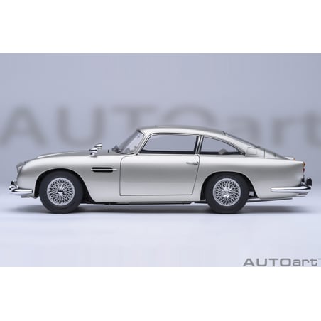 Autoart 1/18  Aston Martin DB5 James Bond Sean Connery Goldfinger 1964 with weapons