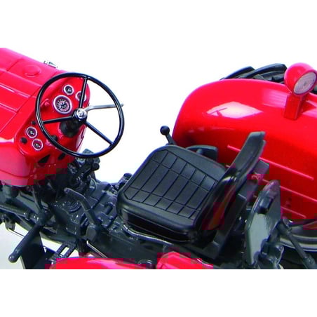 Universal Hobbies 1/16 Massey Ferguson 135 Tractor Banner Lane Museum Version