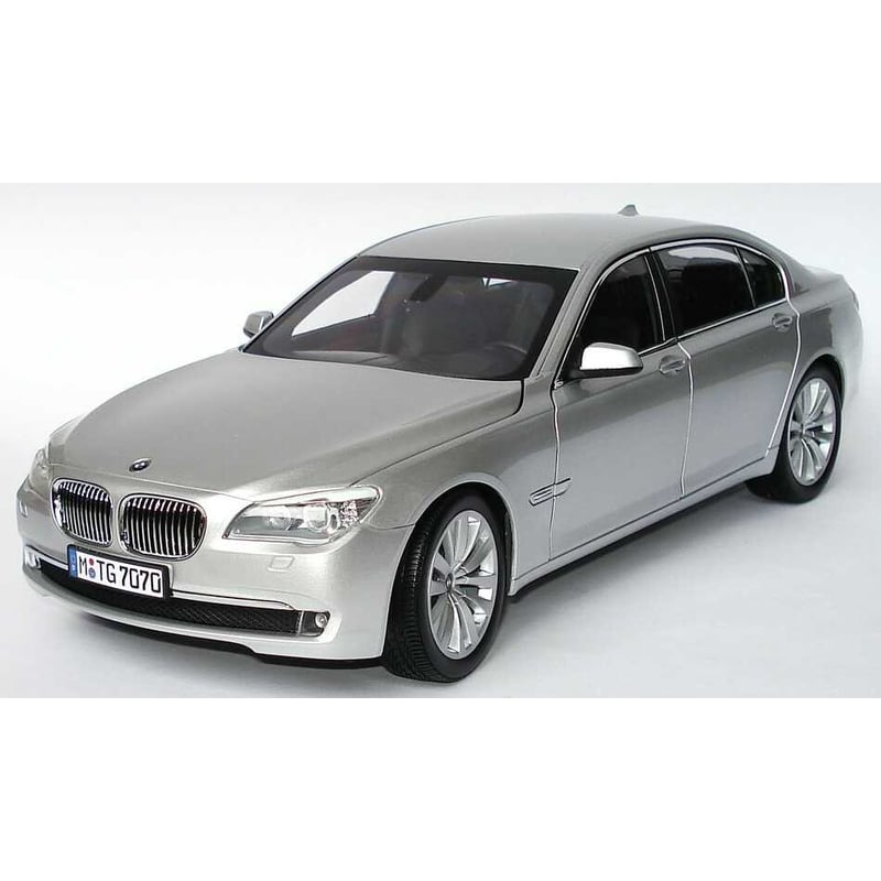 Kyosho 1/18 BMW 7 series F02