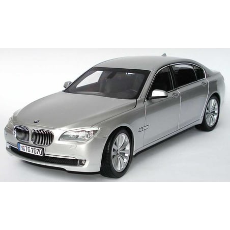 Kyosho 1/18 BMW 7 series F02