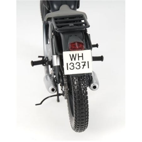 1:12 Triumph TR6 from the Movie: The Great Escape with Steve McQueen (Minichamps)