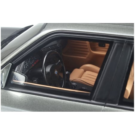 1/18 BMW E30 Touring 325i 1991