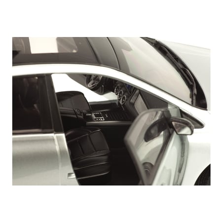 1/18 Mercedes Benz B Class