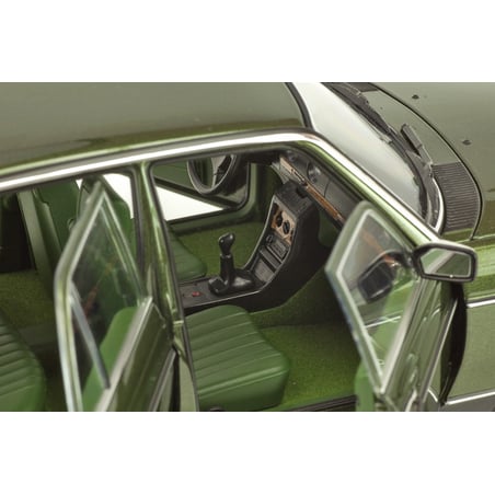 1:18 MERCEDES BENZ 200 W123 (1980-1985)