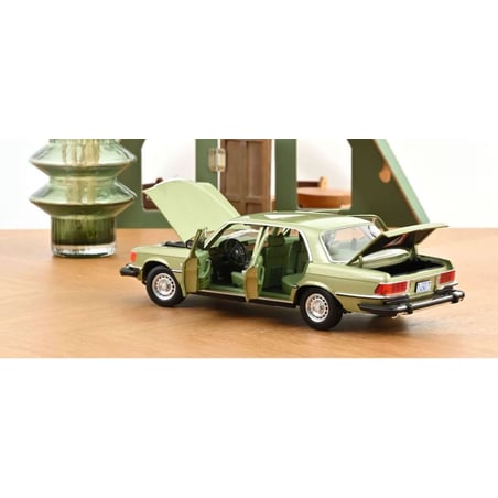 Norev 1/18 Mercedes-Benz 450 SEL US Spec 1979 TV Series "Dallas" (1978-1991) J.R. Ewing