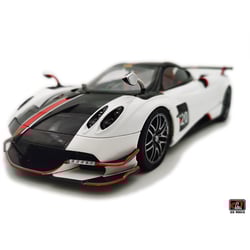 LCD Models 1/18 Pagani...