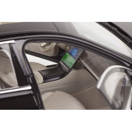 1/18 Mercedes Benz S Klasse AMG Line V223