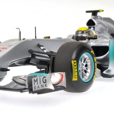 Minichamps 1/18 Mercedes GP F1 Team Petronas  No.8 Showcar 2011 N. Rosberg