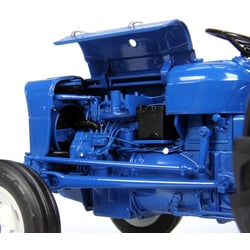 Universal Hobbies 1/16 Fordson Super Dexta New Performance 1963